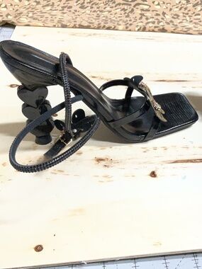 Heart heels
